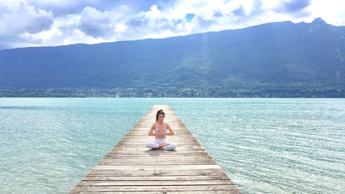 meditationau bord du lac
