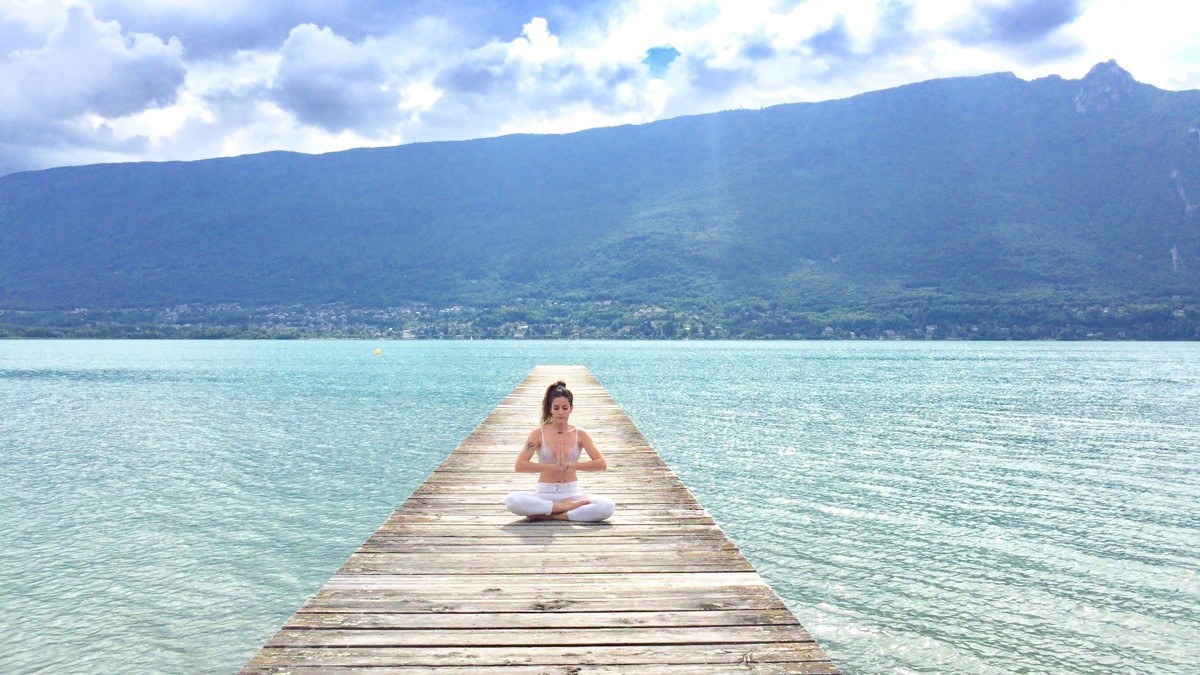 meditationau bord du lac