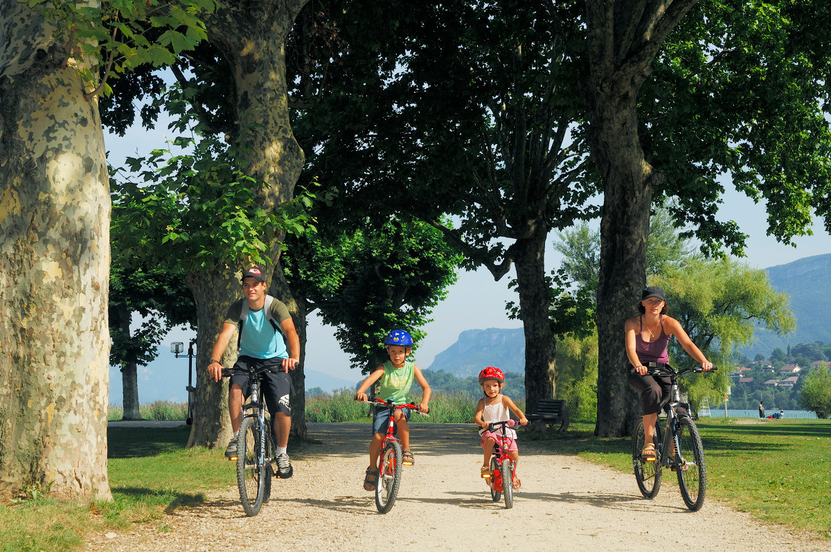 velo au bord du lac